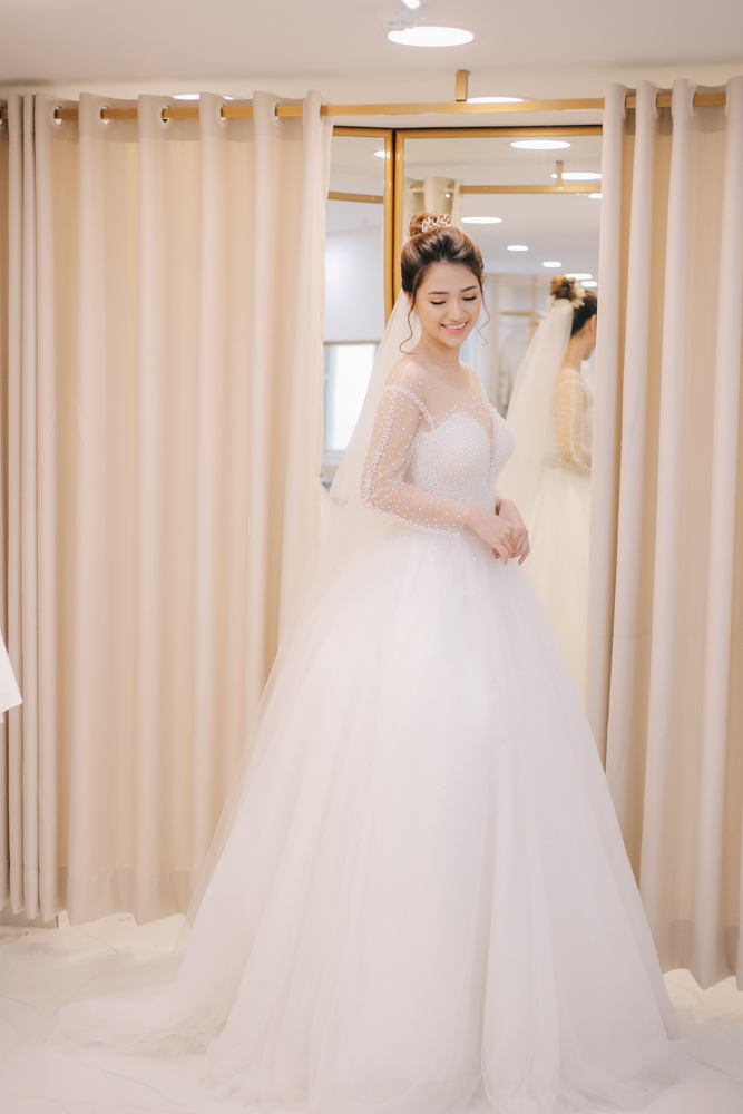 áo cưới ballgown dạng sẻ ngực sexy